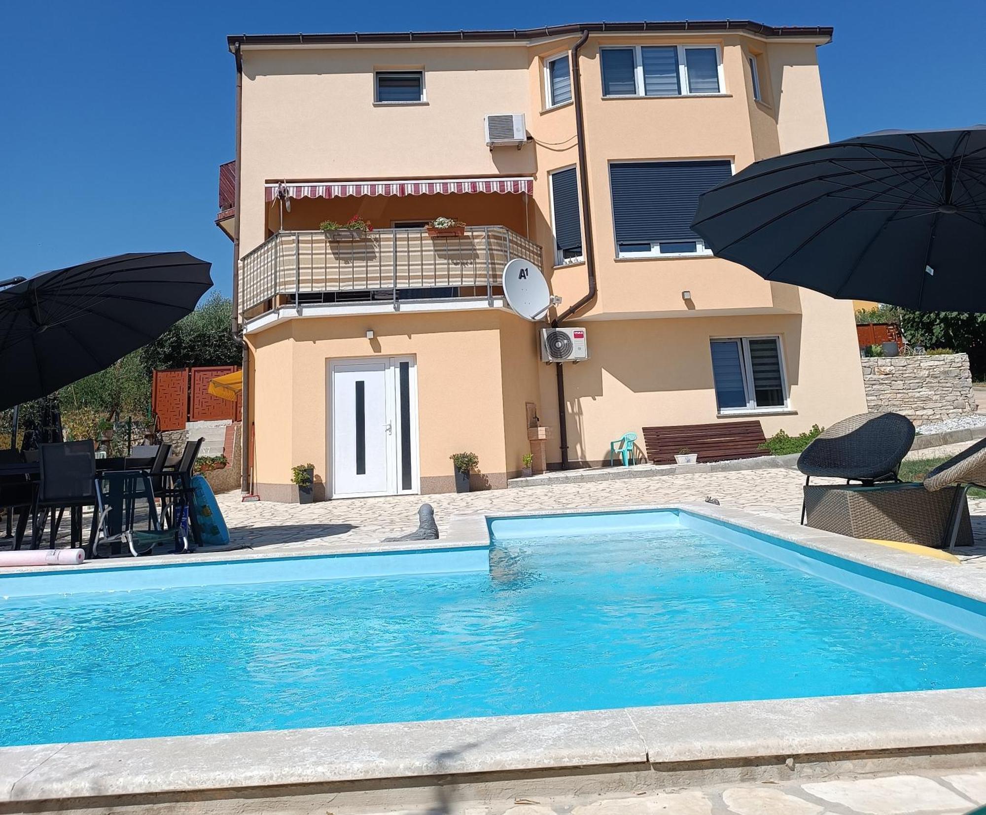 Apartamento Family Friendly With A Swimming Pool Kastel, Istria - Sredisnja Istra - 21309 Buje